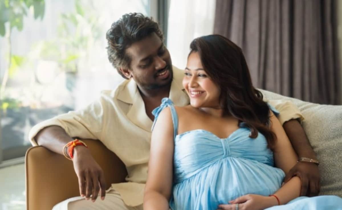 जवान डायरेक्टर एटली दूसरी बार बनने वाले हैं पिता, प्रिया मोहन ने बेबी बंप के साथ शेयर की फोटोज