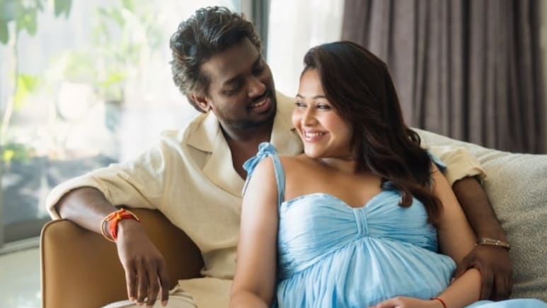 जवान डायरेक्टर एटली दूसरी बार बनने वाले हैं पिता, प्रिया मोहन ने बेबी बंप के साथ शेयर की फोटोज