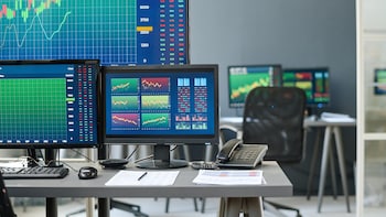 Quiet-Quitting of US Assets Fuels Fuels Wave of EM, Gold Bets