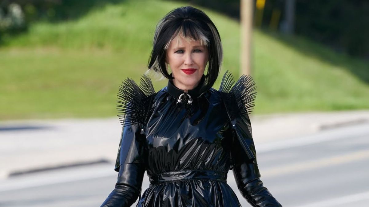 How Catherine O'Hara Became Moira Rose In <i>Schitt's Creek</i>, Thanks To Wigs, Wardrobes, And Drama