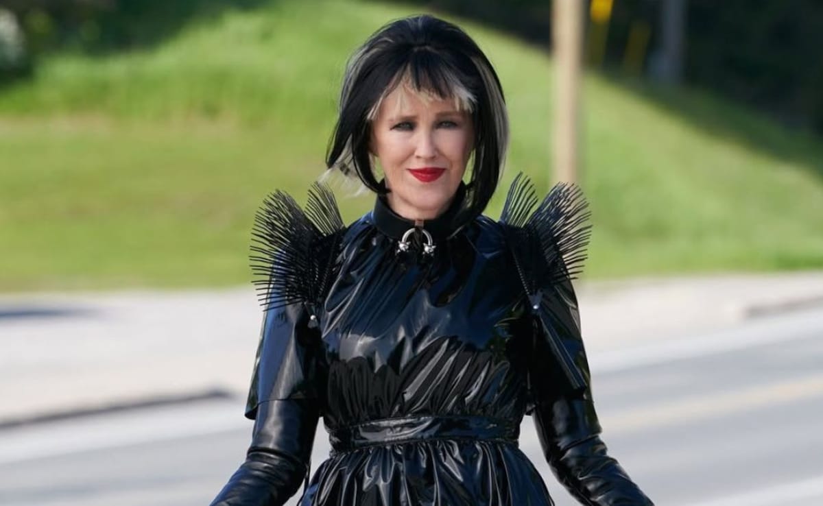 How Catherine O'Hara Became Moira Rose In Schitt's Creek, Thanks To Wigs, Wardrobes, And Drama
