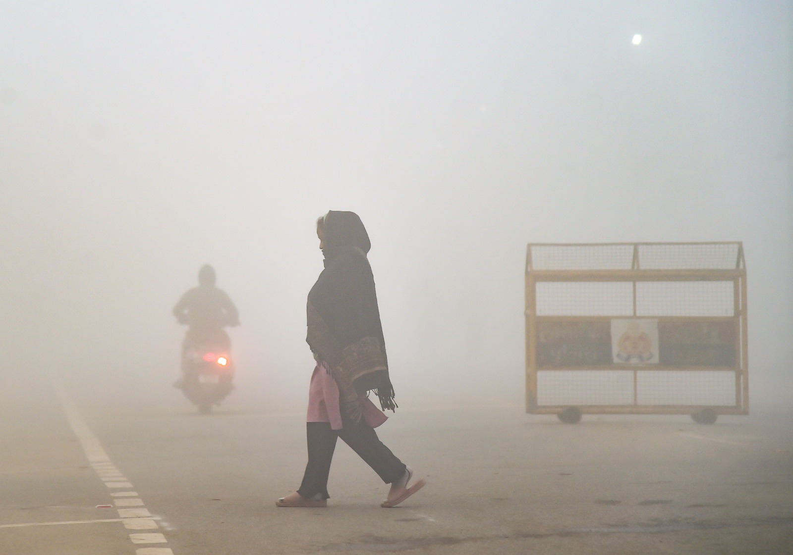 दिल्ली-NCR में टूटा सर्दी का रिकॉर्ड, शून्य के करीब टेंपरेचर ने हाथ-पैर कर दिए सुन्न, अगले 2 दिन संभलकर रहें