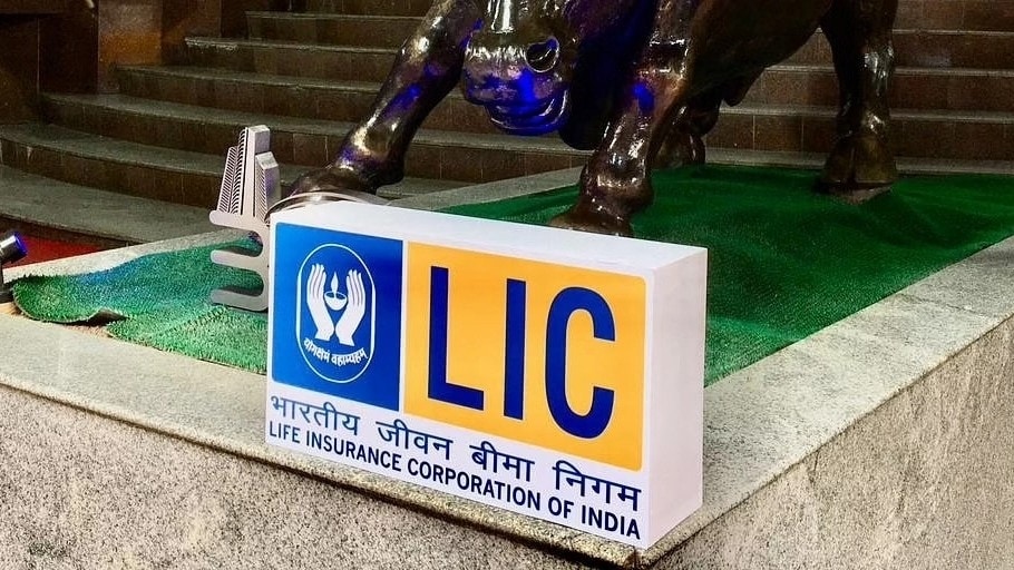 LIC Increases Stake In SBI To 9.49%, Mops Up Rs 5,000 Crore Worth Of Equity
