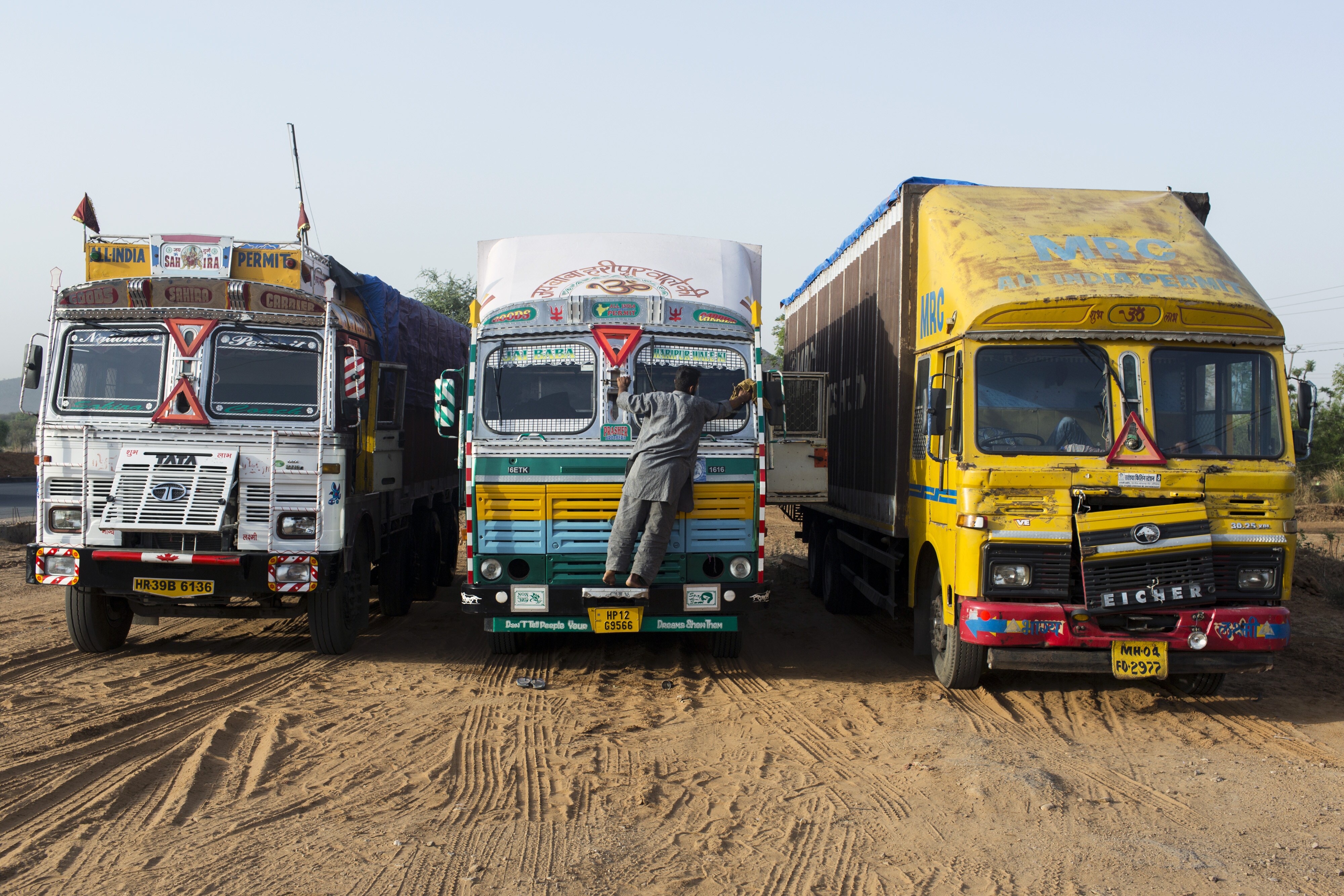 M&M To Sell Up To 13.7% Stake In Logistics Arm Via IPO