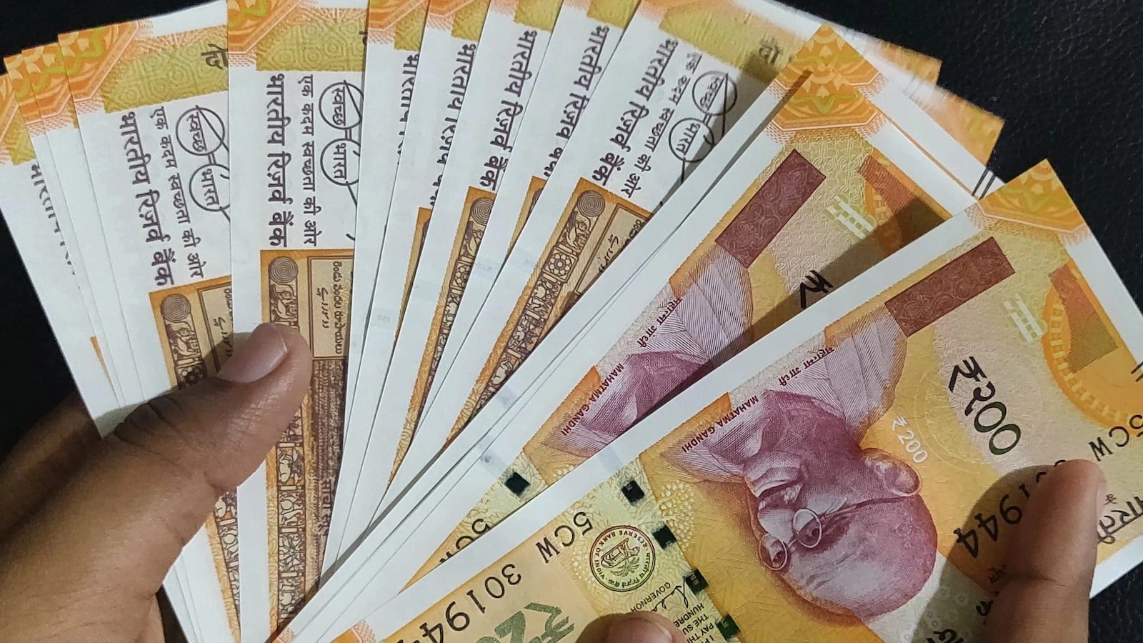 Members Express Concern Over Falling Rupee, Sluggish Private Investment At Parliament Meeting