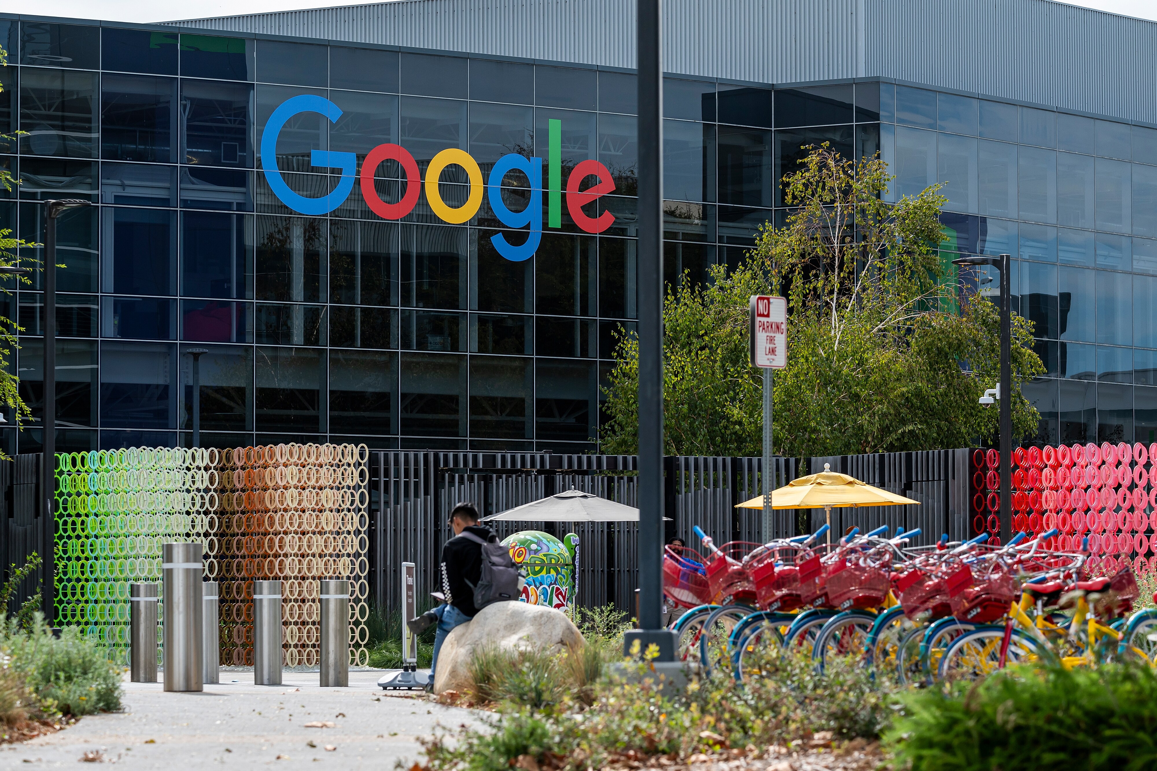 Alphabet&rsquo;s AI Strength Fuels Biggest Quarterly Jump Since 2005