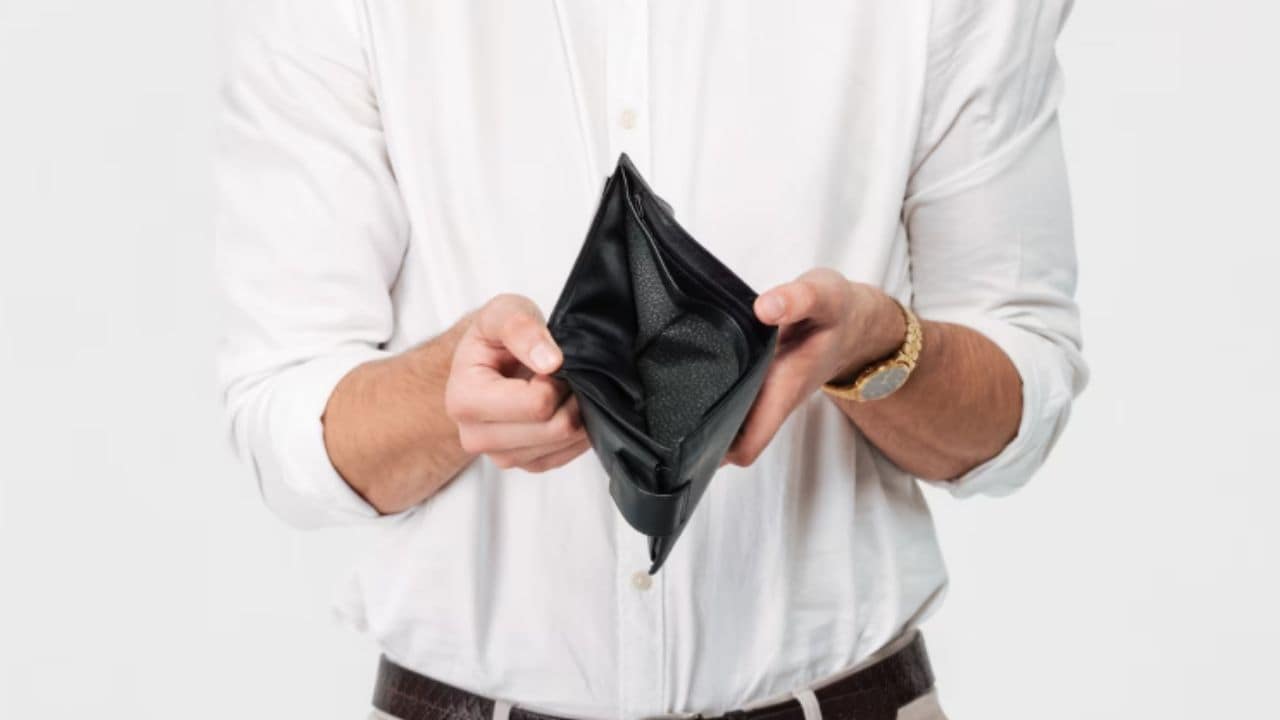 Vastu Tips: घर में इन 5 चीजों को भूलकर भी न रखें खाली, बढ़ जाएगी नेगेटिविटी