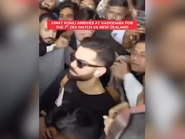 Virat Kohli: फैंस के 'विराट' जोश में फंसे कोहली, वीडियो देख आप भी कहेंगे क्या भौकाल है