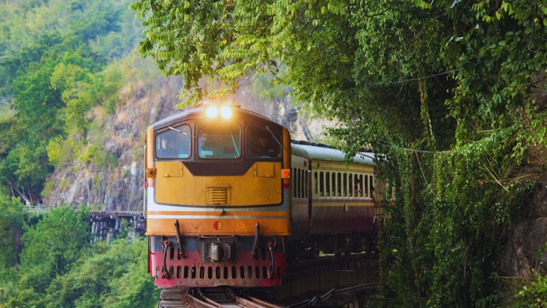 Slow Train: मुंगीच्या वेगाने धावणारी ट्रेन! 5 तासात कापते 'एवढेच' अंतर; कोणती आहे भारताची सर्वात स्लो रेल्वे?