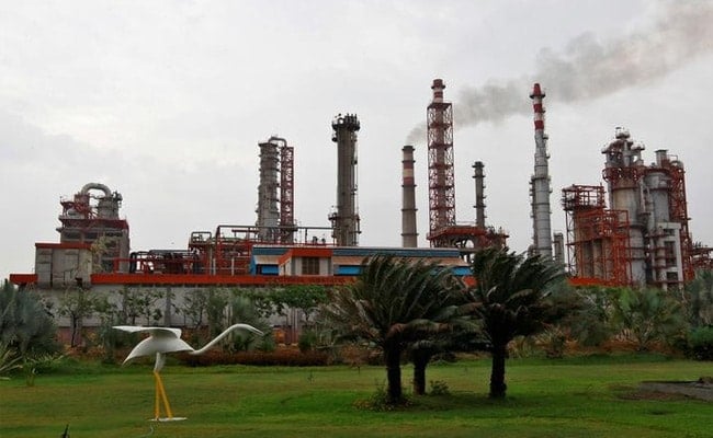 Rosneft Looks To Complete Essar Oil Deal In 'Next Few Weeks'