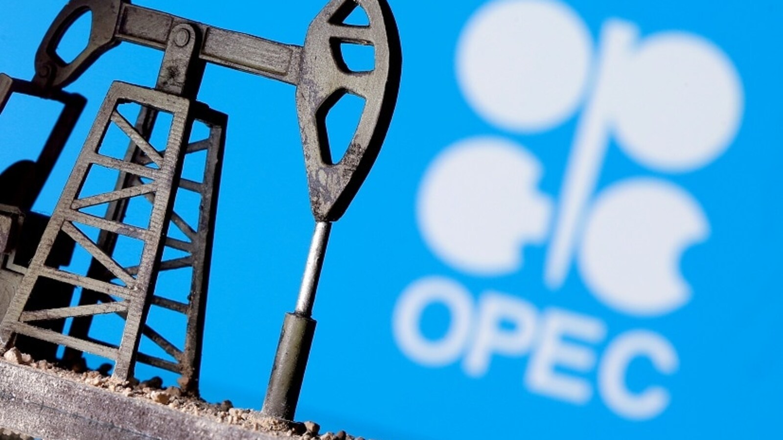 OPEC Held Supply Flat Last Month As Venezuela Output Fell, Survey Shows