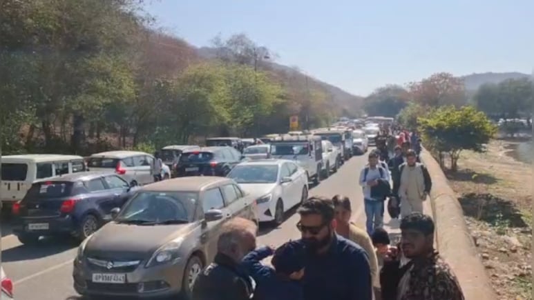 Jaipur News: आमेर फोर्ट पर भीषण जाम, पर्यटन नगरी की छवि पर असर, व्यवस्था पर बड़े सवाल