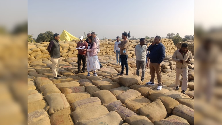 खरीदी केंद्रों पर करोड़ों के धान गायब होने पर जागा प्रशासन, तीन धान खरीदी केंद्रों पर प्रशासन ने की छापेमारी