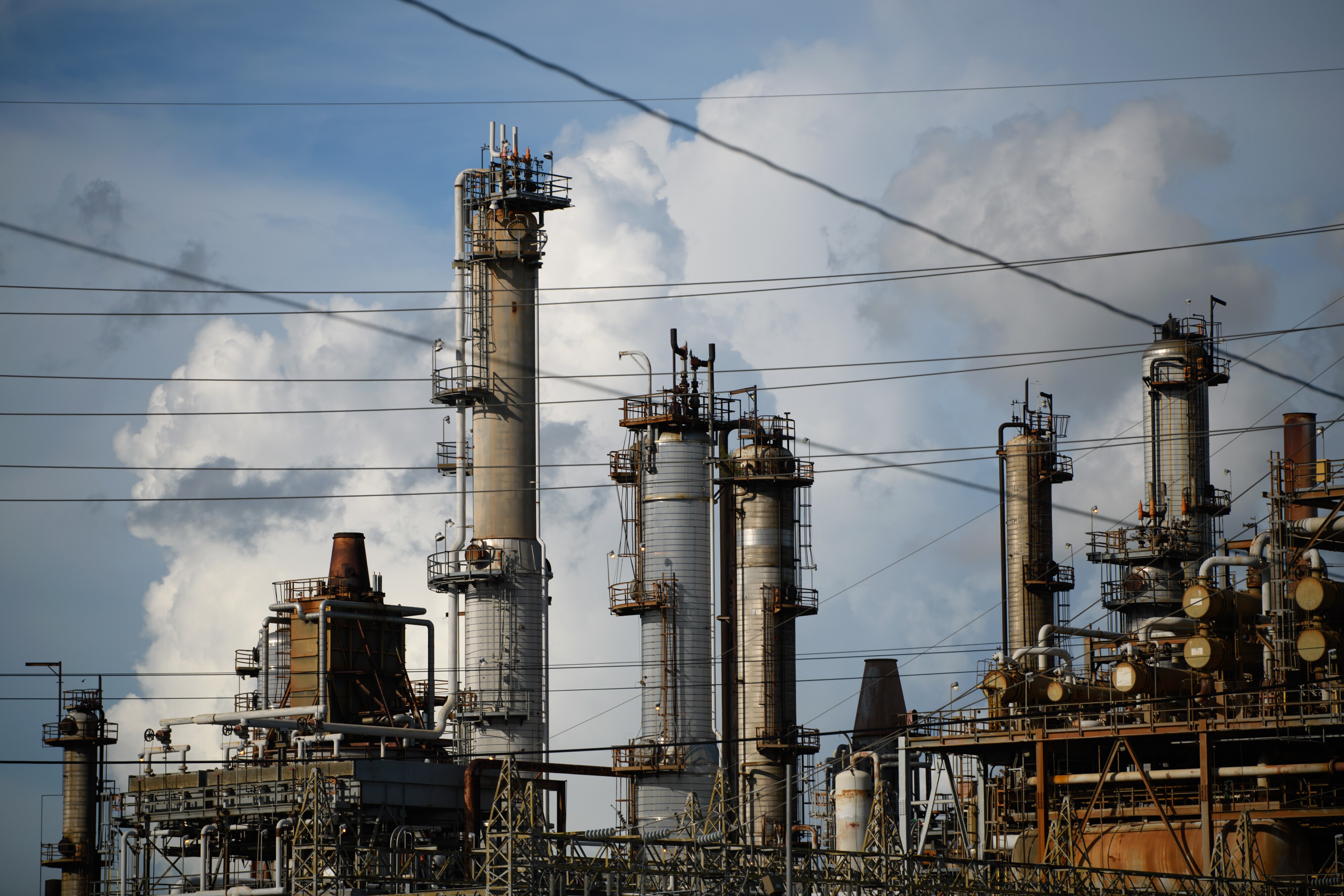 Oil Climbs In Holiday Trade With Focus On Geopolitical Risks