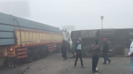 Rajasthan News: नाइट शिफ्ट से लौट रहे थे और बीच रास्ते में पलट गई बस, सोलर प्लांट के 25 कर्मचारी घायल, मची चीख-पुकार