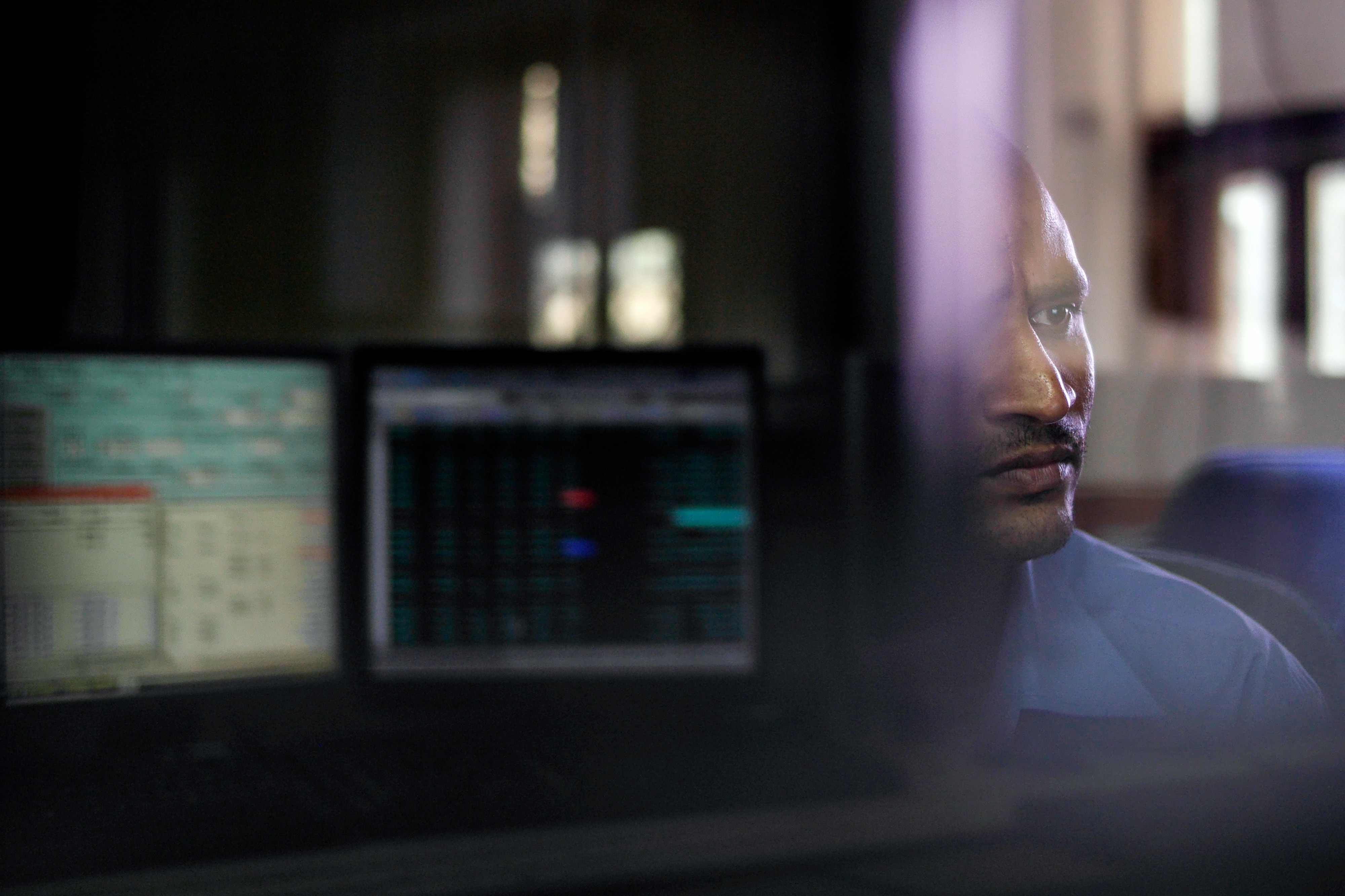 Sensex Ends At 3-Week Low; Nifty Fails To Hold 9,600