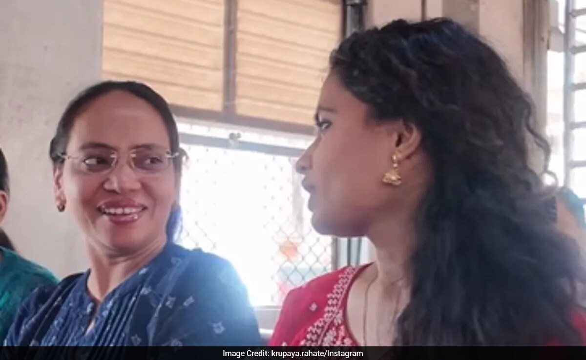 Woman Reunites With Strict Teacher On Mumbai Train