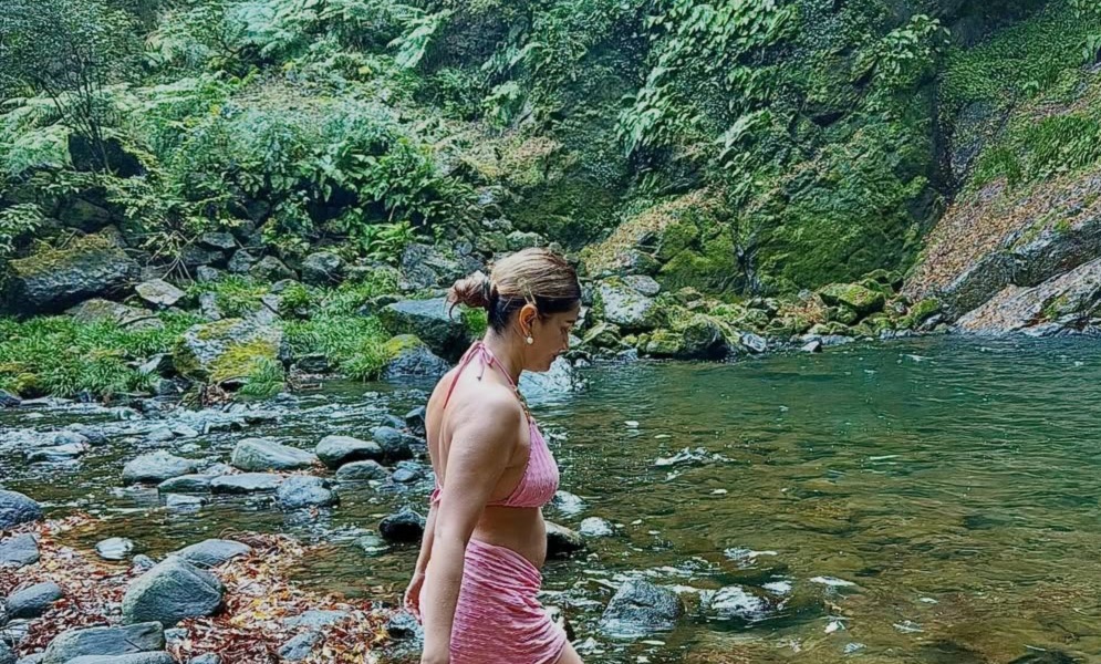 रुबीना दिलैक ने पिंक स्विमसूट में शेयर की फोटो, पानी में लगीं जल परी जैसी, चौथी फोटो सबसे खास