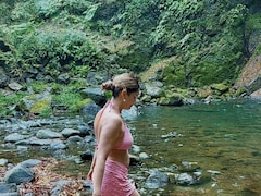 रुबीना दिलैक ने पिंक स्विमसूट में शेयर की फोटो, पानी में लगीं जल परी जैसी, चौथी फोटो सबसे खास