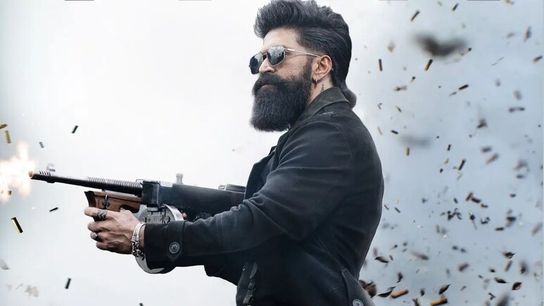 टॉक्सिक की डायरेक्टर गीतू मोहनदास ने रिवील किया कार वाली मिस्ट्री गर्ल का चेहरा, जानें कौन है ये 'सिमिट्री गर्ल'