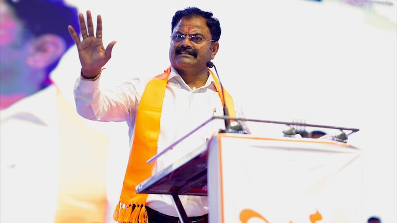 मी मांजराच्या गळ्यात घंटा बांधली! जळगावमध्ये शिवसेना आणि भाजप आमदारांमध्ये तुफान धुमश्चक्री सुरू