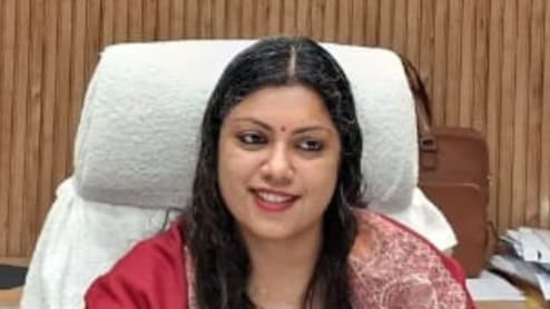 किस बैच की IAS अधिकारी हैं नोएडा की डीएम मेधा रूपम? UPSC में आई थी ये रैंक
