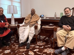 पहले राहुल गांधी से मुलाकात और आज संसद में हंगामे के बाद 40 मिनट बात, बदले-बदले से नजर आते हैं थरूर