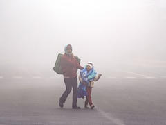 नोएडा में मौसम ले रहा गजब फिरकी, इधर बच्चों की ऑनलाइन क्लास, उधर कोहरा ही गायब