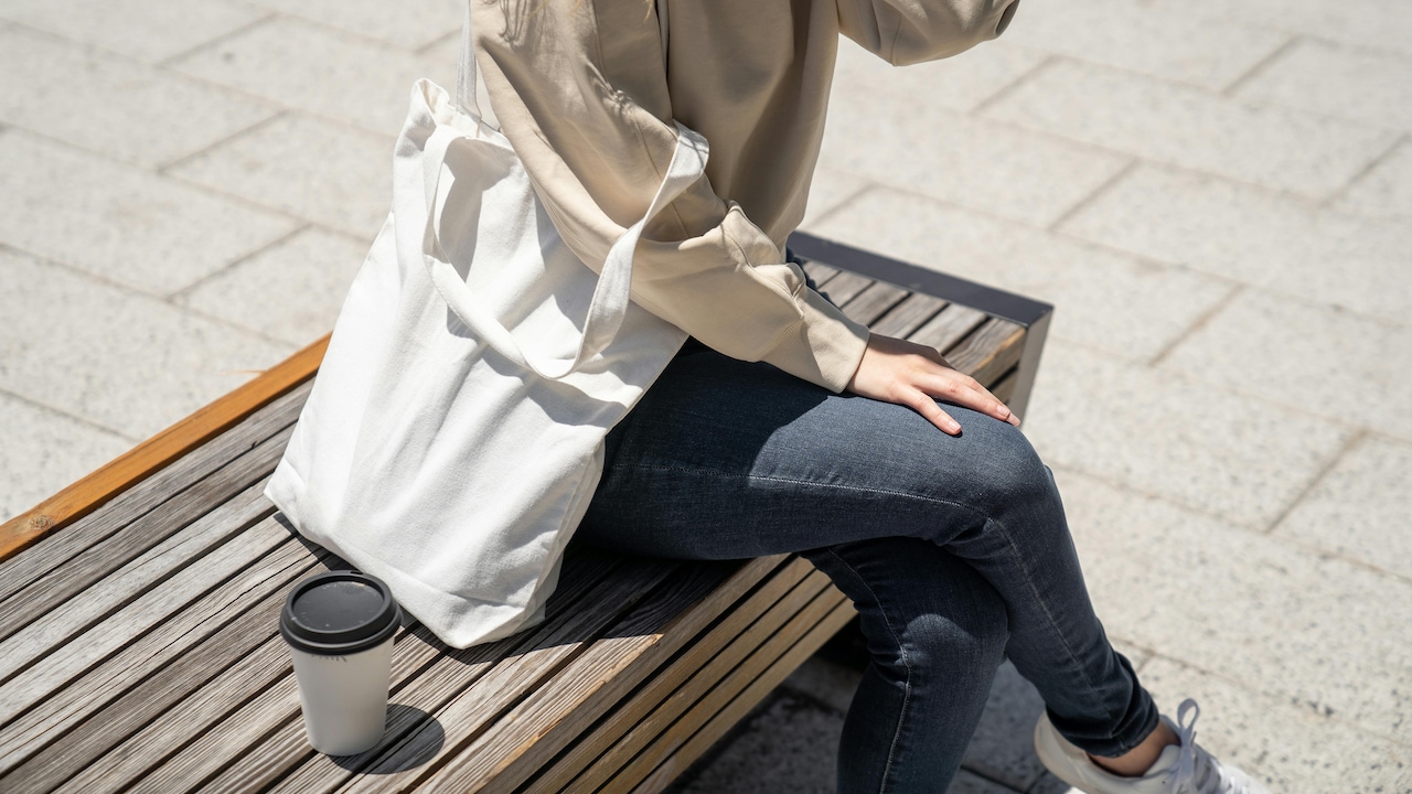 Tote Bag Shoulder Pain Explained: How Strap Width Affects Comfort Tote Bag Shoulder Pain Explained: How Strap Width Affects Comfort