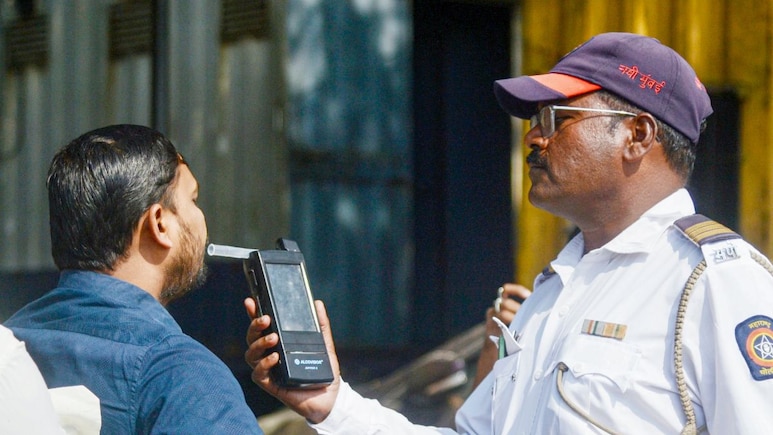 E Challan News: मुंबईत 31 डिसेंबरला किती वाहनचालकांवर कारवाई झालीय माहिती आहे ? दंडाची रक्कम पाहून बसेल धक्का