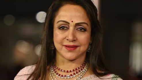 Hema Malini का चौंकाने वाला खुलासा, 'सांस लेने में दिक्कत  होती थी, कोई गला घोंटता था'