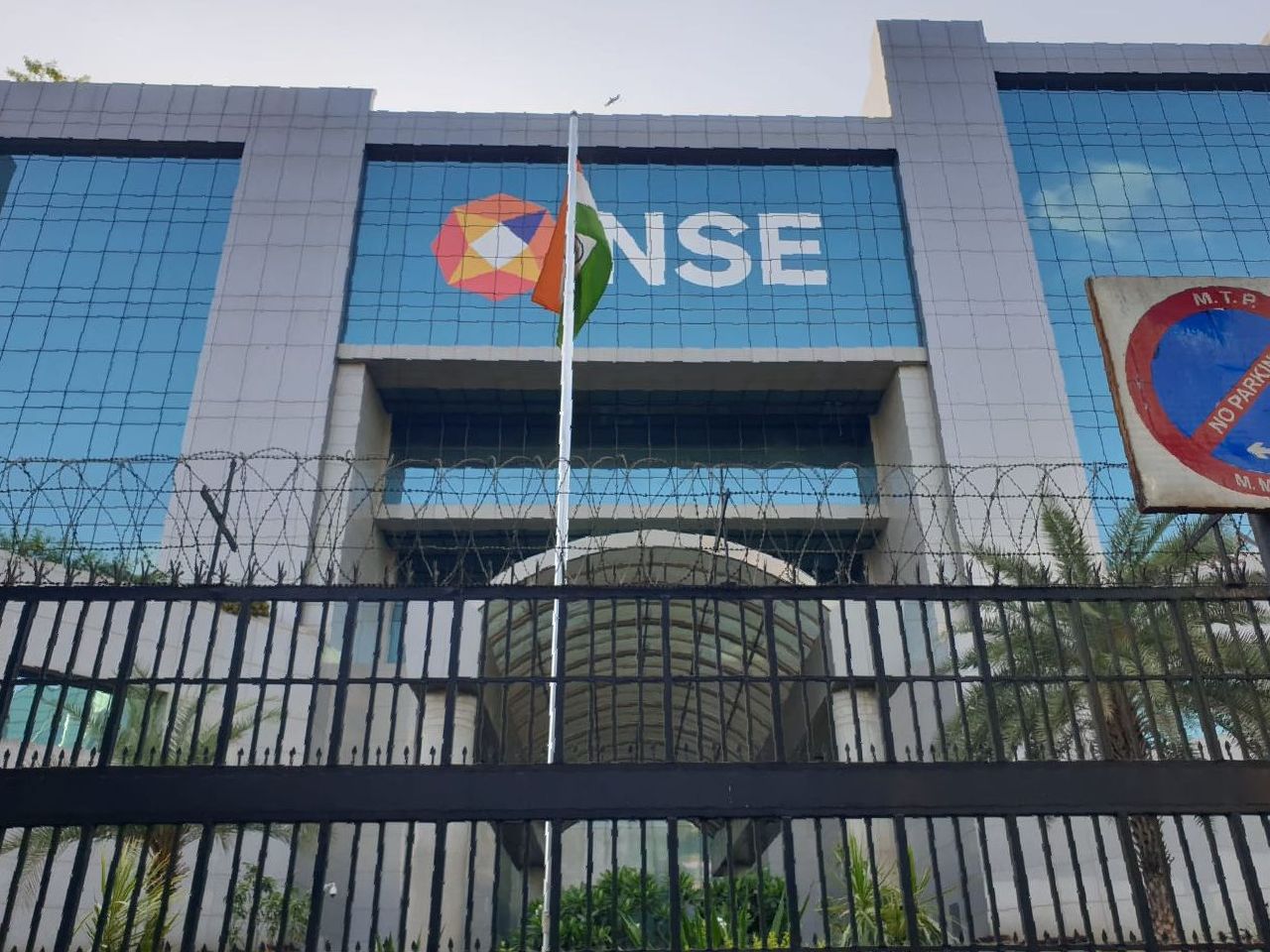 RIL, HDFC Help Nifty To Close At Record High