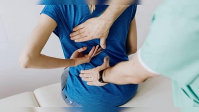 लंबे समय तक बैठने से पीठ दर्द और अकड़न की समस्या? 'छोटा ब्रेक' देगा बड़ी राहत