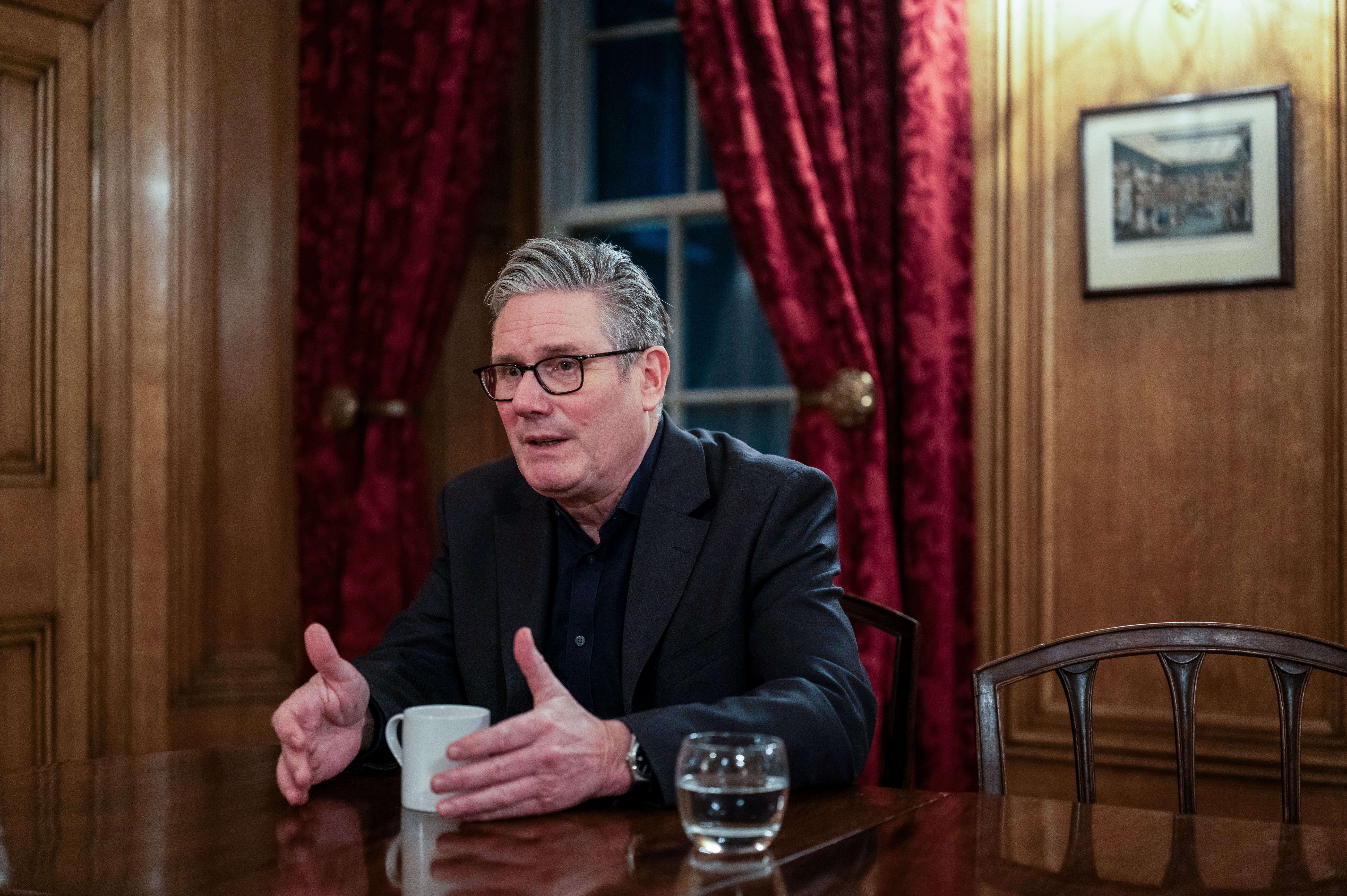 अमेरिका का सबसे खास दोस्त देश चला चीन की ओर, ब्रिटिश पीएम क्या दे रहे ट्रंप को मैसेज