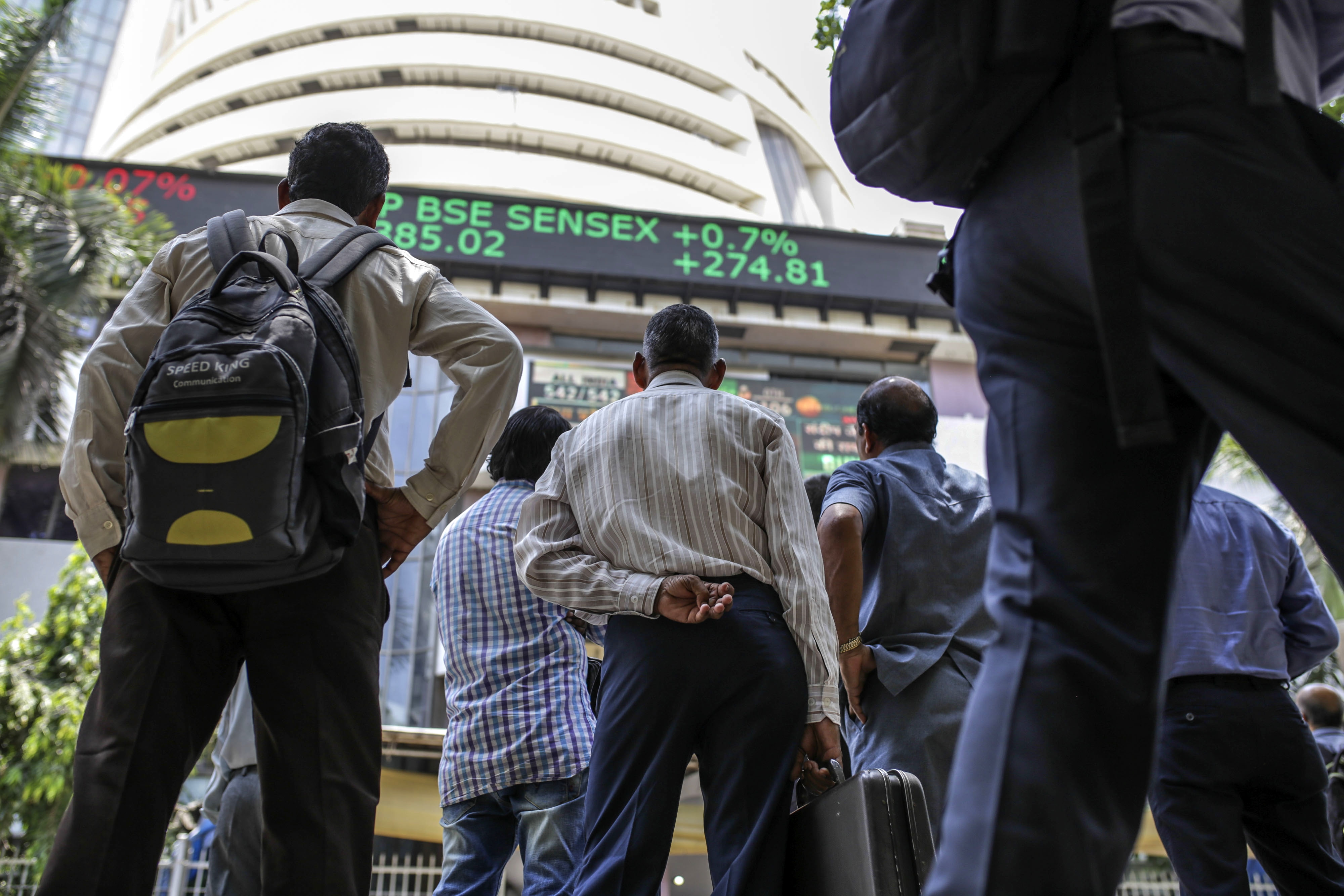 Sensex, Nifty End Higher For The Fifth Day; Banks Outperform