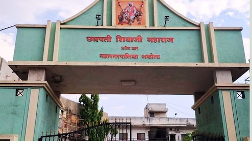 Akola News : शिंदे गटाला मोठा धक्का; उज्जैनकरांचा उमेदवारी अर्ज बाद, अकोल्याच्या राजकीय वर्तुळात काय सुरू आहे?