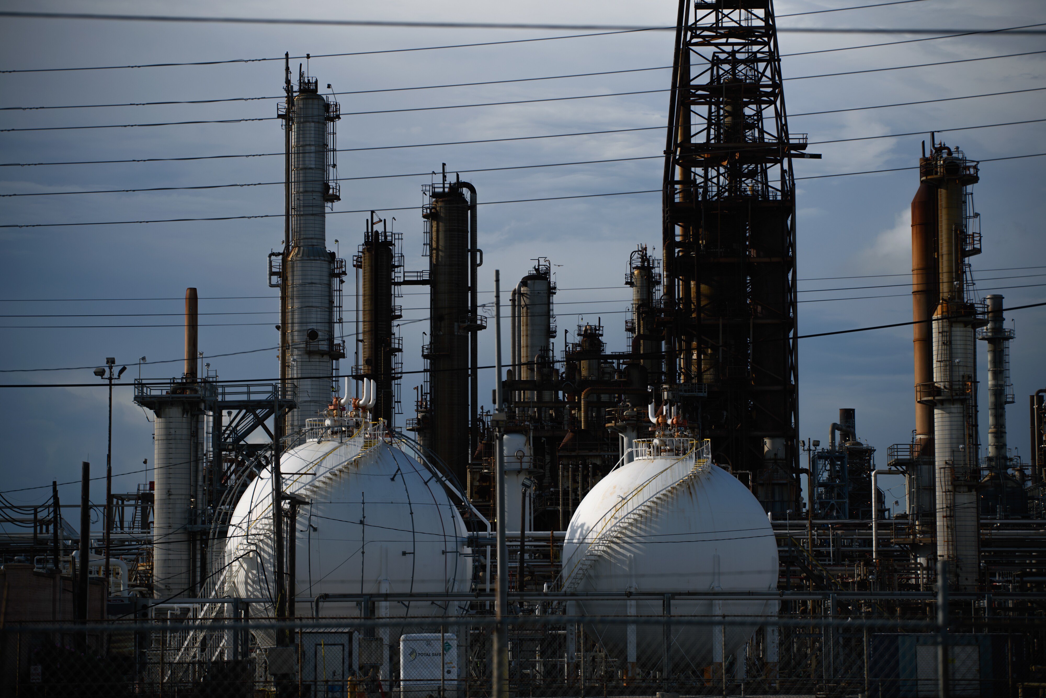 Oil Extends Decline On Glut Outlook And Push To End War In Gaza