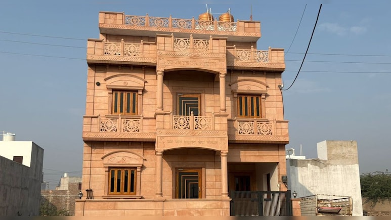 प्रेम बाईसा की मौत के बाद आश्रम में एंट्री बैन, वायर&zwj;िंग के बाद भी क्&zwj;यों नहीं लगे CCTV?