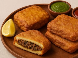 Move Over Keema Pav, This Keema Bread Pakoda Will Be Your New Favourite