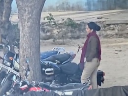 राजस्थान के नवलगढ़ में तापसी पन्नू का 'खाकी' अवतार, बुलेट पर दिखा धाकड़ अंदाज