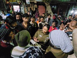 Dewas News: देवास में दरगाह निर्माण को लेकर हंगामा, पुलिस ने हटवाया अतिक्रमण