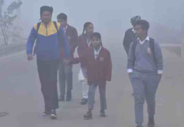 School Closed: बढ़ती ठंड के चलते यूपी के स्कूलों में 5 जनवरी तक छुट्टी, CM योगी ने जारी किया आदेश