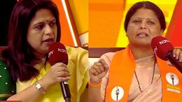 Sheetal Mhatre vs. Sushma Andhare : भर व्यासपीठावर महिलाराज भिडले; 'शिंदे सेने'वरुन सुषमा अंधारे आणि शीतल म्हात्रेंमध्ये तू तू मैं मैं