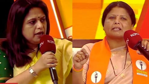Sheetal Mhatre vs. Sushma Andhare : भर व्यासपीठावर महिलाराज भिडले; 'शिंदे सेने'वरुन सुषमा अंधारे आणि शीतल म्हात्रेंमध्ये तू तू मैं मैं