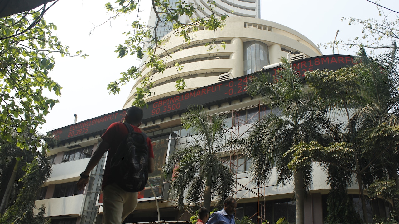 Why Is Stock Market Crashing Today? Crude Jitters, RBI Tone Among 3 Reasons Behind D-Street Selloff