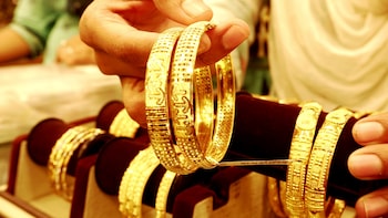 Silver Rockets Near Rs 3 Lakh/Kg, Gold Climbs To Rs 1.65 Lakh/10g Amid Global Rally