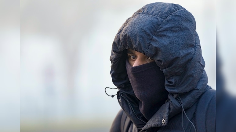 Delhi Weather News: दिल्ली की सर्दी ने तो आज हिला दिया, 3 डिग्री टेंपरेचर ने रुलाया, अभी और तड़पाएगी शीत लहर