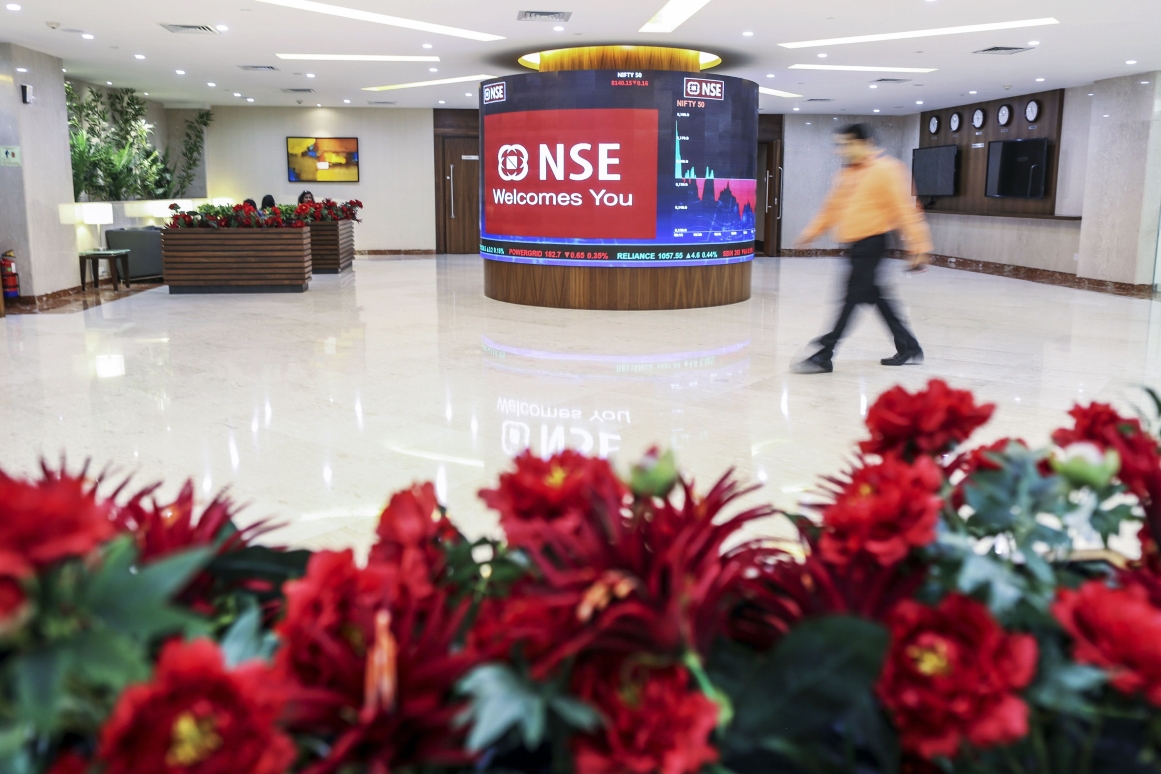 Nifty, Sensex Pare Losses After Sharp Slide; RIL, Metal Stocks Advance