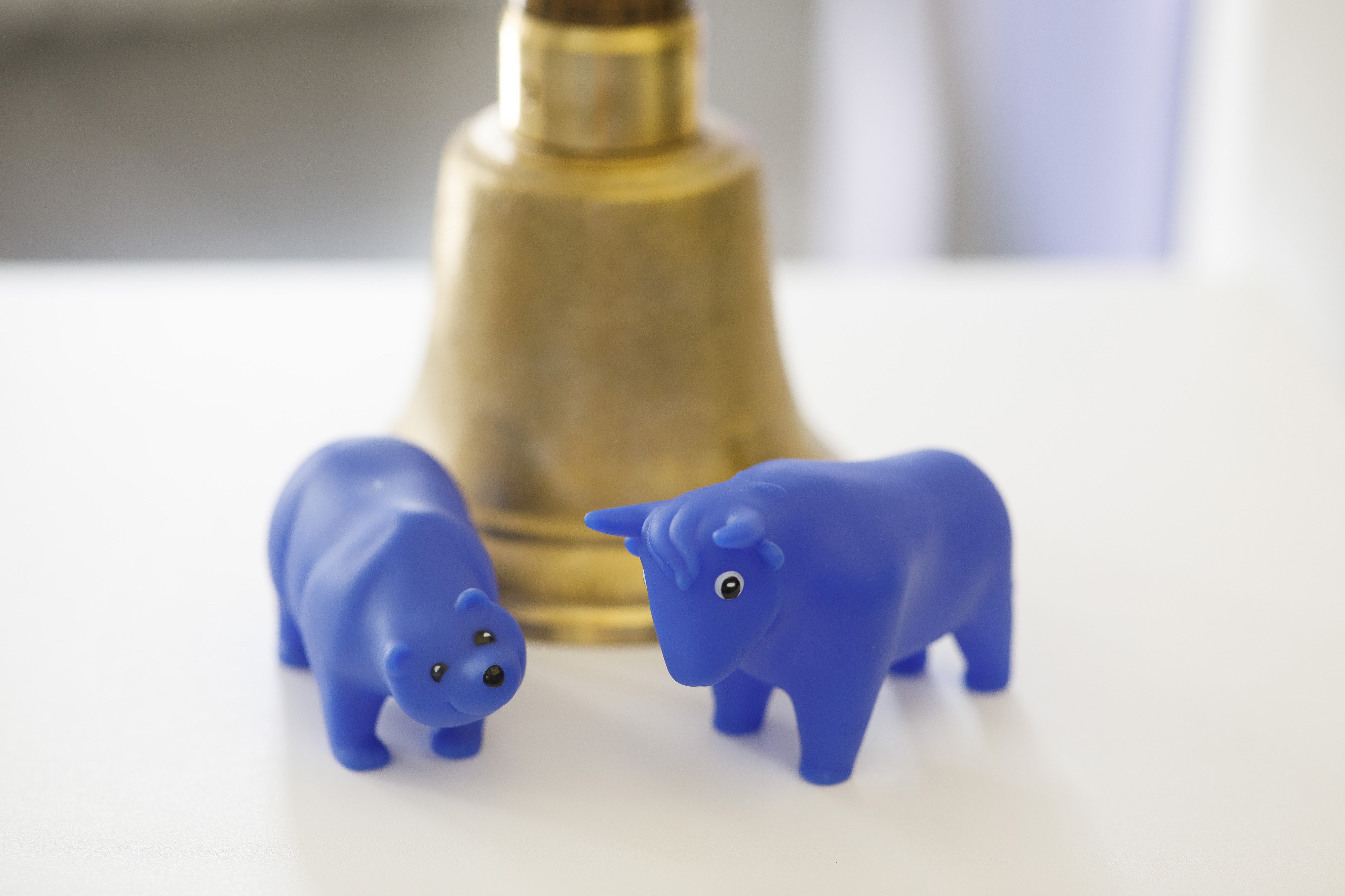 Sensex, Nifty Gain For Third Day; Metals Shine, Banks Drag