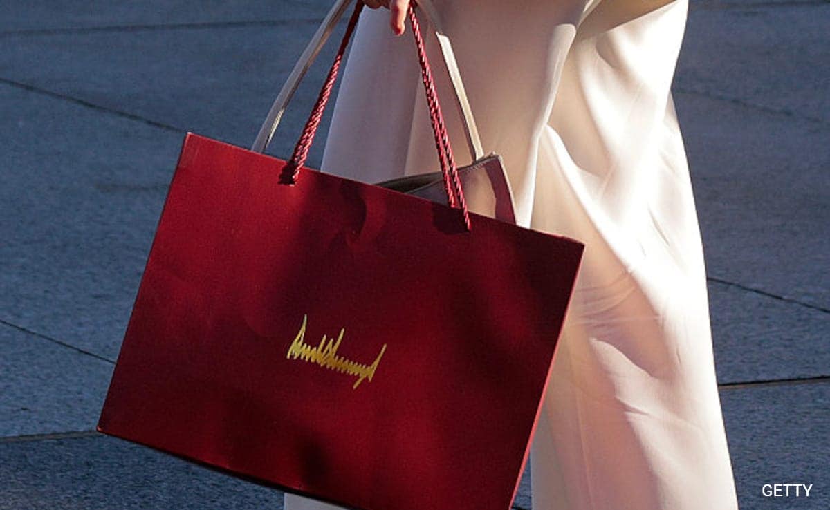 Venezuelan Opposition Leader Presents Nobel Medal to Trump Amid Venezuela Political Shift